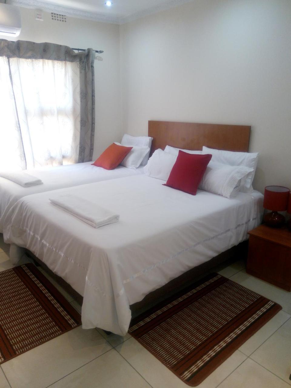 Eros Guest Inn Francistown Exteriör bild