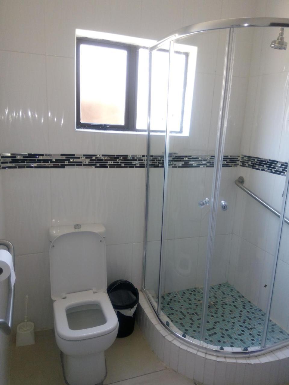 Eros Guest Inn Francistown Exteriör bild